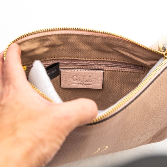 G.I.L.I. Peach fuzz color pebble grain leather monogram pouch bag with letter D - Picture 10 of 13